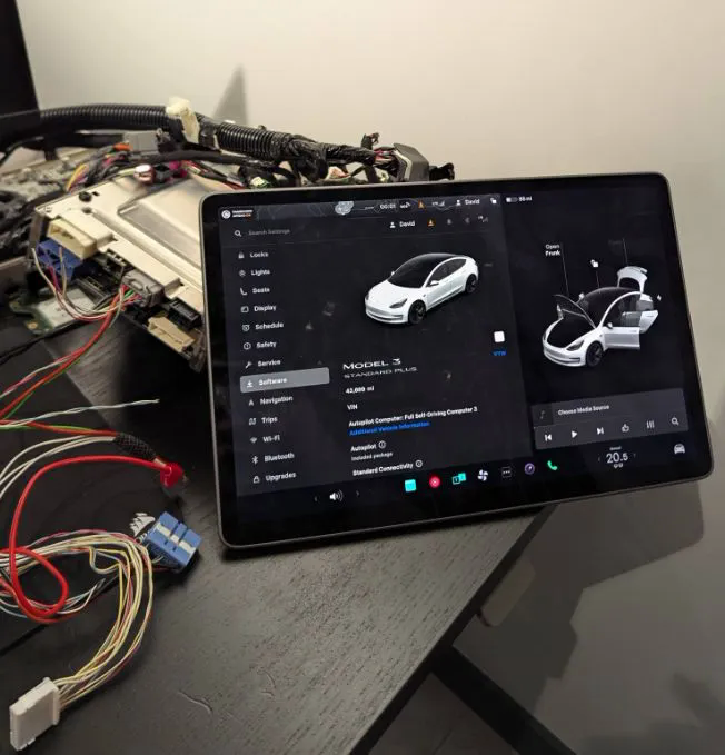 Tesla Model 3 Computer